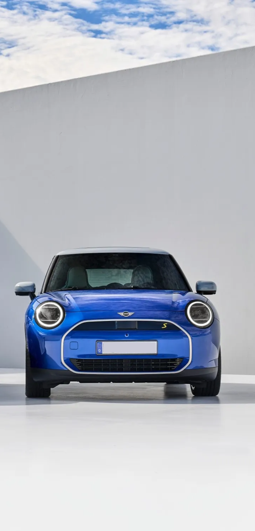 imagen de un mini cooper azul del renting flexible de alquiler flexible de stellantis imagen para la thankyou page